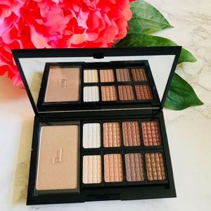 NWT [Doucce] Eyeshadow & Highlight Pro Palette